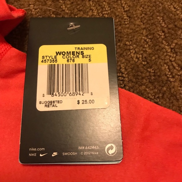 NWT Womenβs Nike Dri-Fit size Small - Picture 6 of 8